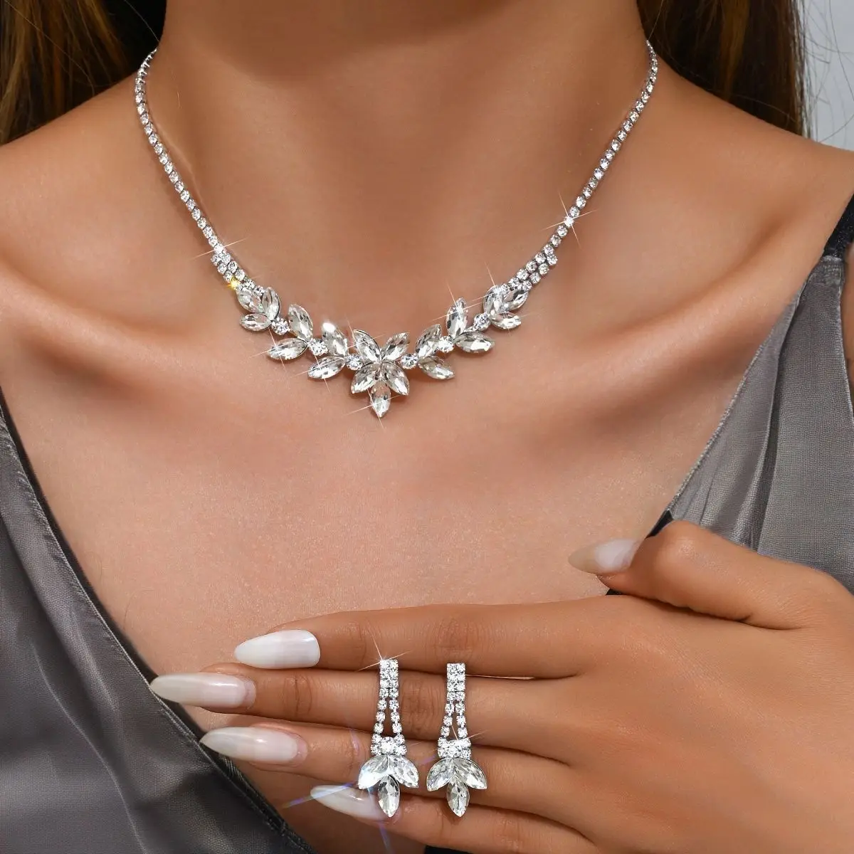 Body Jewelry Earrings - Wykwintny zestaw kolczyków i naszyjnika z